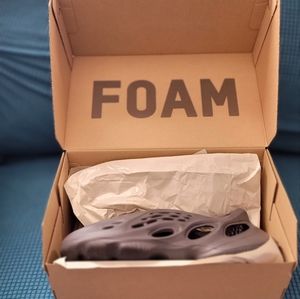 YZY Foam RNR Size 8(Mens)